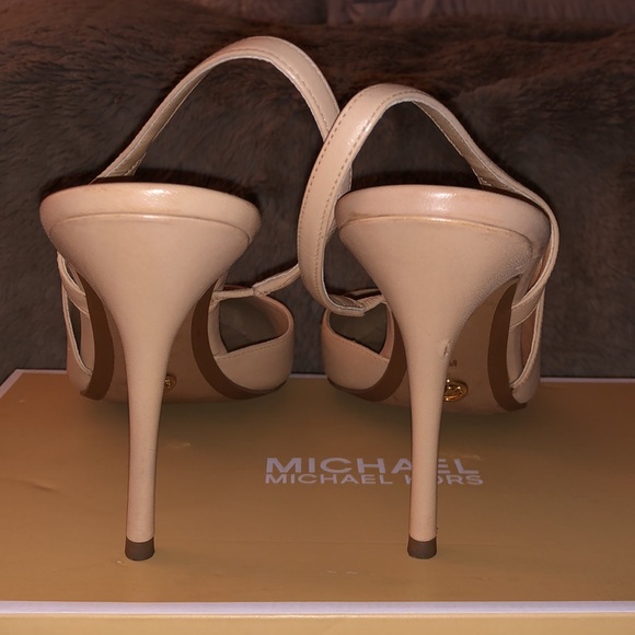 Michael Kors Eliza Leather Pumps - Picture 7 of 8
